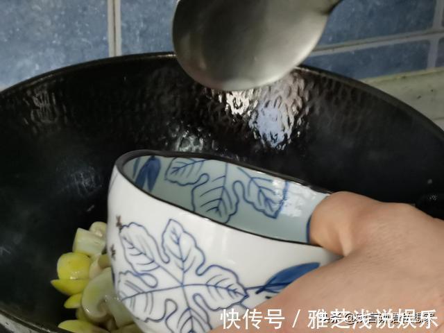 蘑菇|简单又好吃的蘑菇溜肉片，肉片滑嫩蘑菇香，美味营养都兼顾