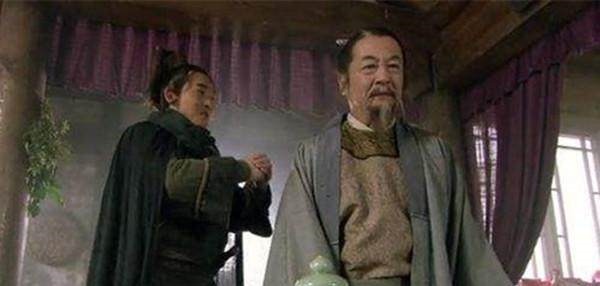 此人是梁山地灵星,技艺高超人品低劣,只顾老大不管兄弟