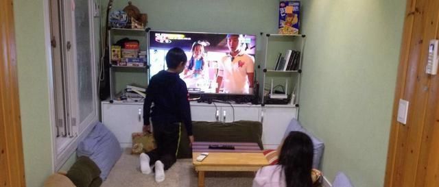 孩子|爸爸通宵玩手游,妈妈追剧不吃饭,儿子怒了必须制定作息时间表