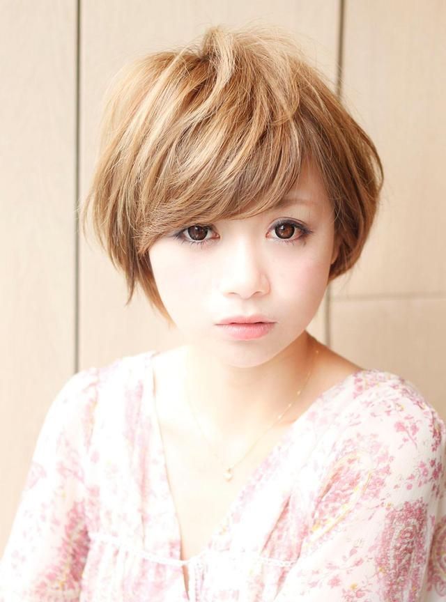 脸圆又大的女生适合什么发型？六款好打理显脸瘦的短发，时尚养眼