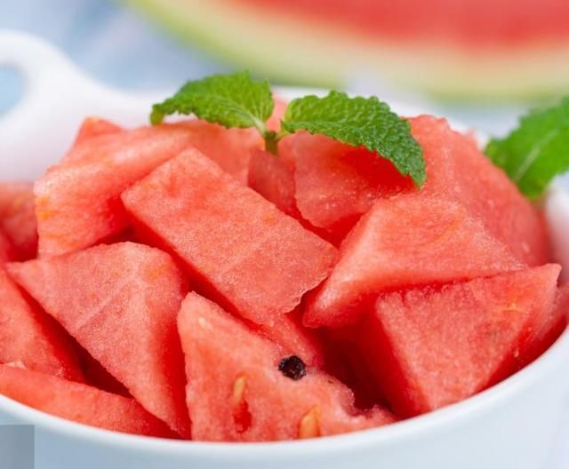 控制|都说孕期要控制体重，可我却总是饿，怎么吃才能只长胎不长肉？