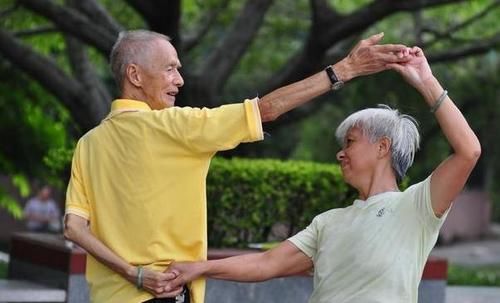 降血脂|10个人里有4个高血脂，医生：若想降血脂，可以这样做