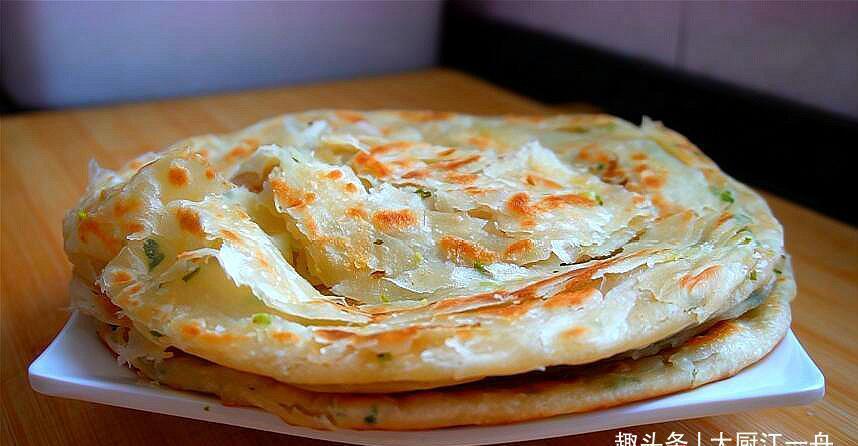 凉了也不硬的葱花饼，究竟怎样做才好吃？面点师教你正确做法