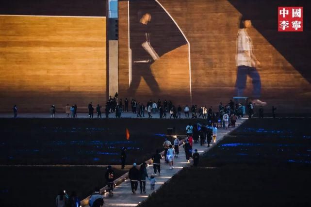 中国李宁2021秋冬潮流发布：悟创吾意，风格呈现