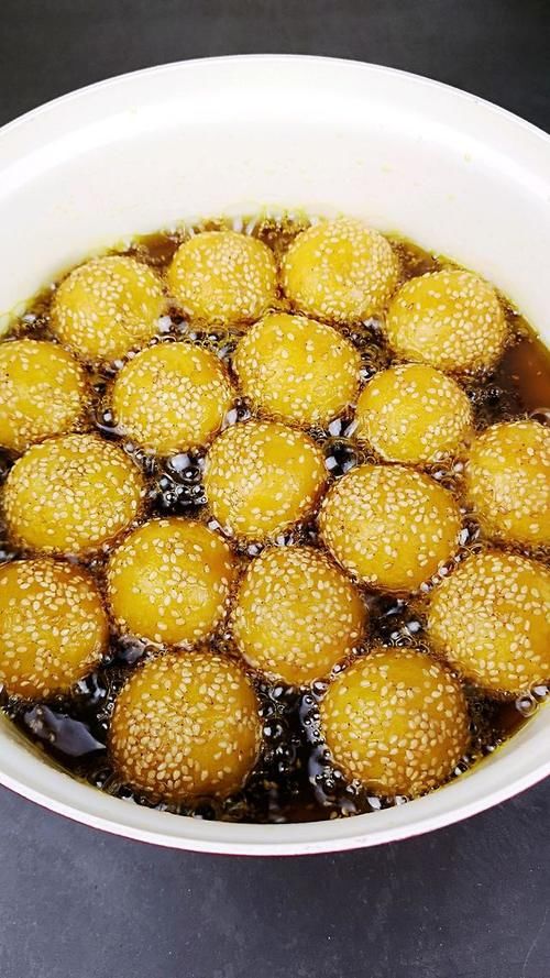 红薯芝麻球，简单好做又好吃，零厨艺也可以露一手