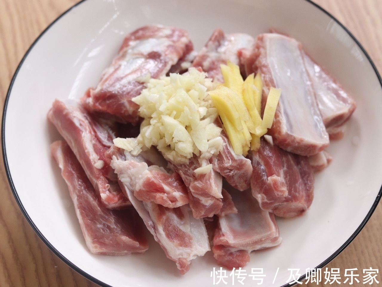 啤酒|家常排骨玉米煲，排骨香嫩肉香十足，营养下饭菜的不二之选！