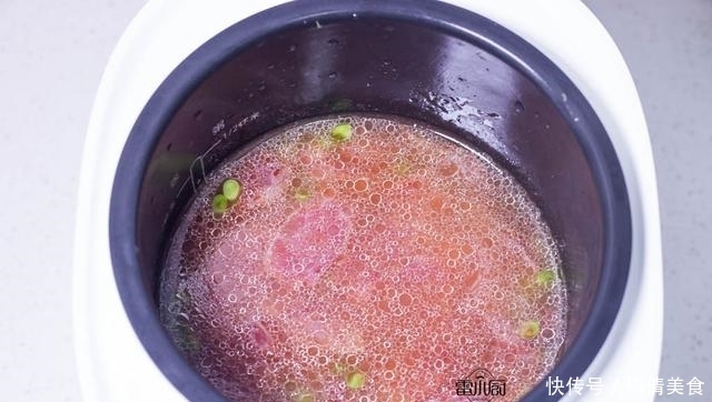 饭菜一锅出,简单又方便,香喷喷的,孩子连吃两大碗!