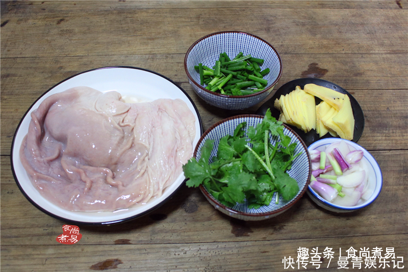 快捷|猪肚此做法,简单快捷,煲一煲,拌一拌就上桌,鲜嫩爽脆真好吃