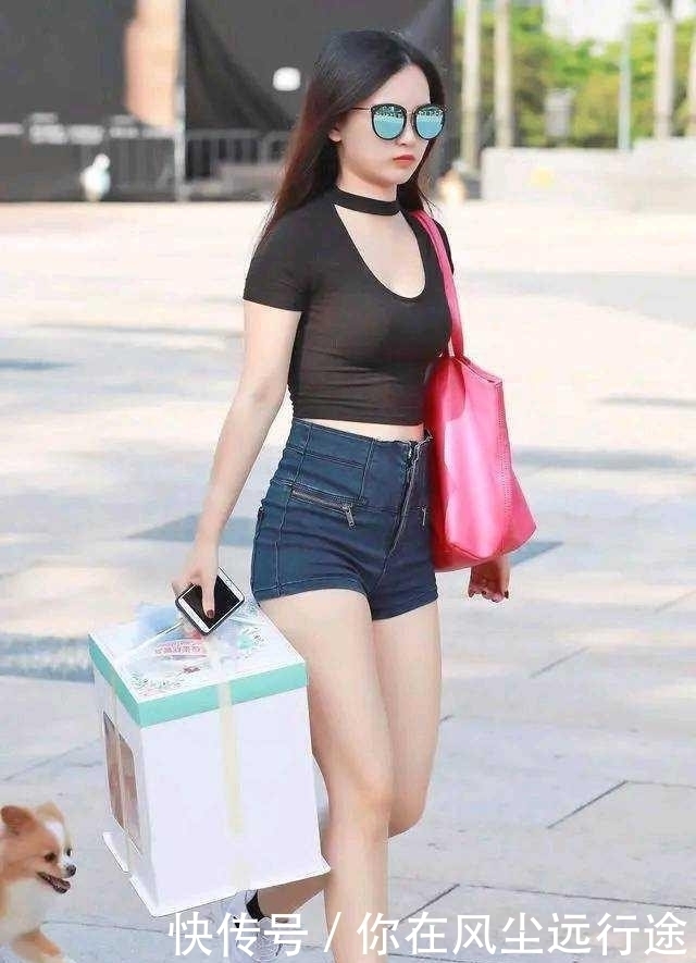 这种中规中矩的高腰裤,不符合审美观,但显腿型修长吧?