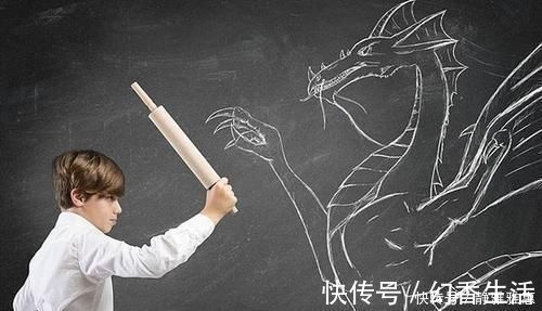 妈妈|妈妈带着宝宝看电视,宝宝突然指着空房间说“妈妈,那里有人”