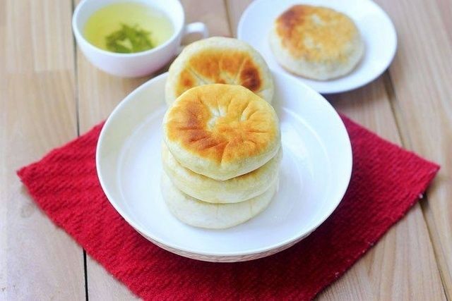 鸭肉切丁|吃剩的烤鸭不要发愁了,做成早餐饼,香酥又好吃