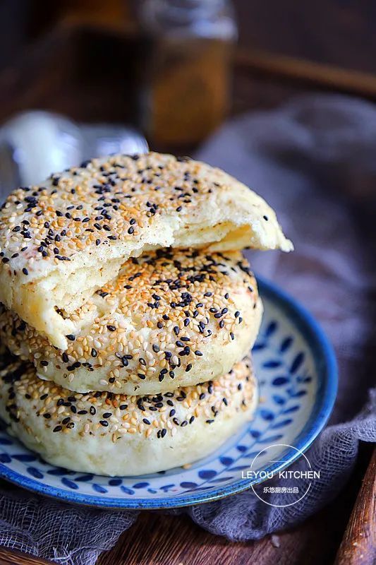 1斤面粉做6个烧饼，不油不腻，平底锅就能做，刚好全家人的早餐