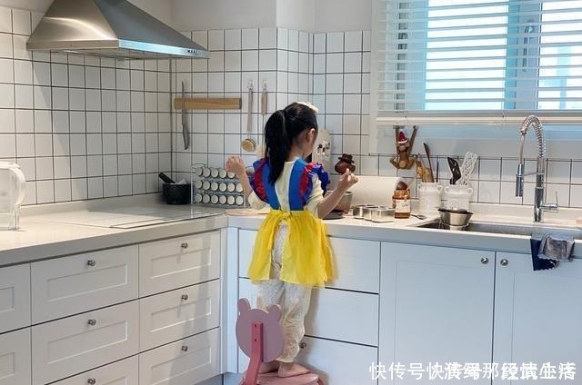 厨房|看了她家的厨房收纳场景，我甘拜下风！学会了你也是收纳“王者”！