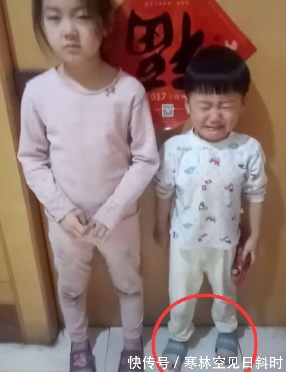 妈妈|姐弟俩犯错被妈妈罚,看到弟弟的脚时,瞬间笑得直不起腰