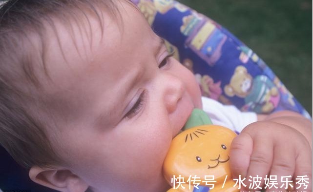 牙胶|宝宝这些长牙信息宝妈要掌握,多抚摸三个部位,能缓解长牙不适