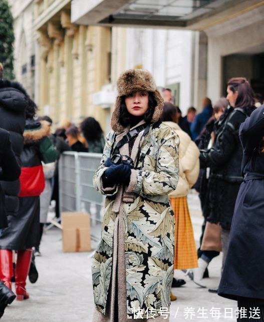 皮草 秋冬买完毛衣大衣,建议搭配一顶“皮草帽”,优雅时髦又保暖!