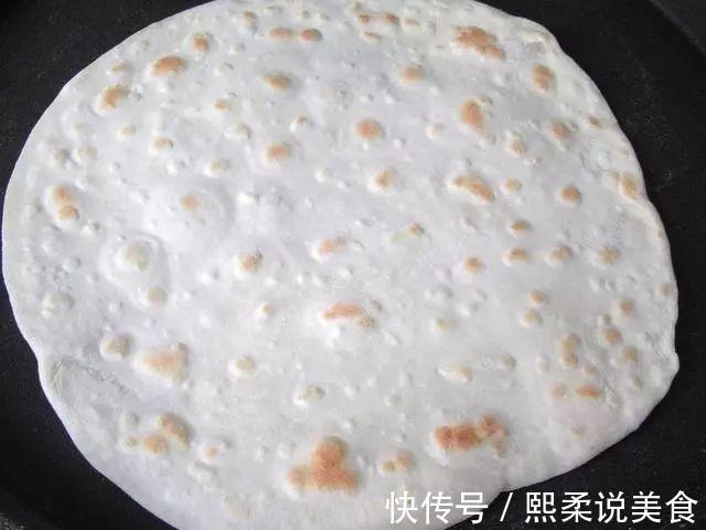 春饼还是自己做出来的香,卷上喜欢的蔬菜和肉丝,太诱人了