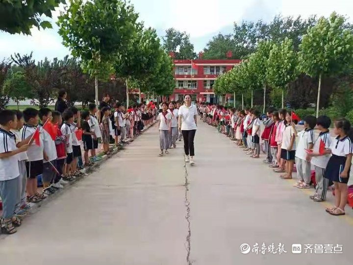 毕业生|定陶区第一实验小学费庄校区举办学生毕业典礼