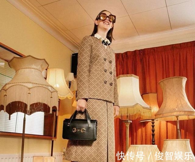 gucci 大家都说T恤要买就买LV阿玛尼,巴宝莉的,它到底是怎样火的!