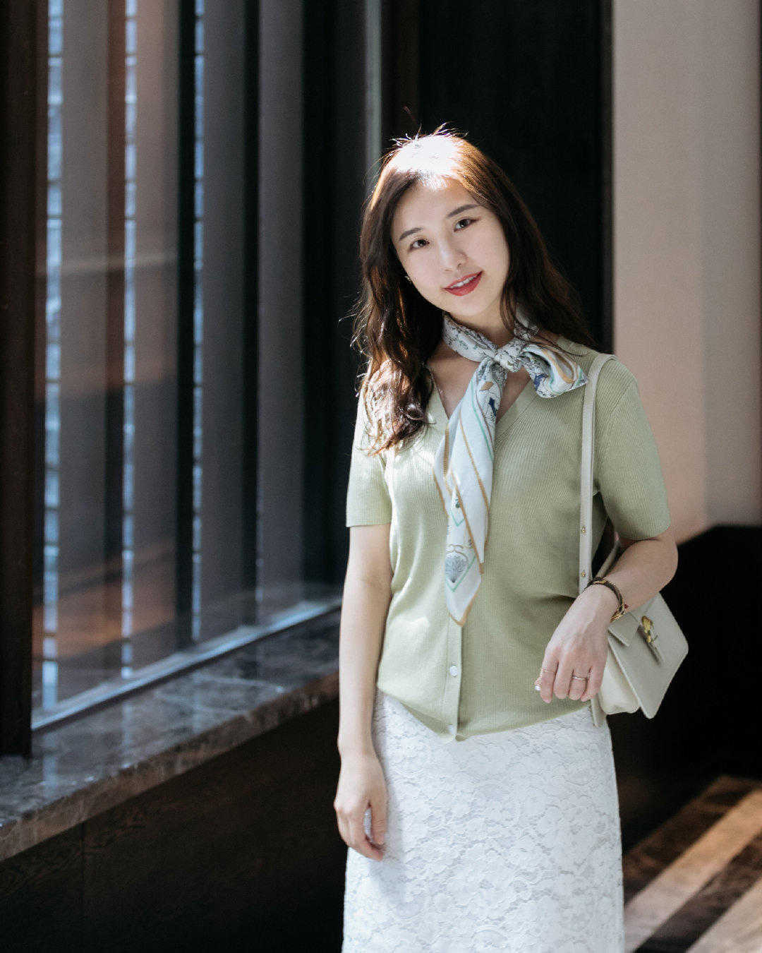 半身裙|秋季穿搭怎么摆脱“沉闷感”?看看基础款的一衣多穿,日常实用