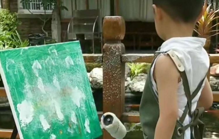 3岁男孩随手涂鸦惊艳众人,上辈子神笔马良?美院快来“抢生源”