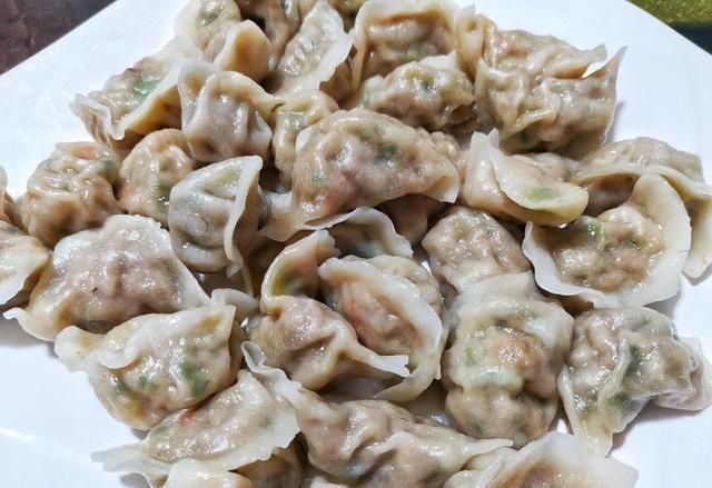 味道|朋友聚餐,5个人点了10道菜花了350元,都说太值了