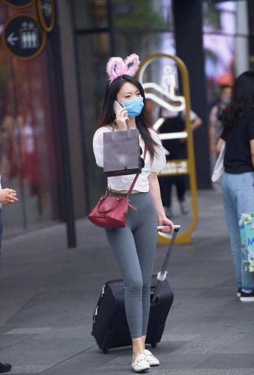 过时|打底裤已经过时了,现在流行的是“体操裤”,遮肉显瘦又保暖