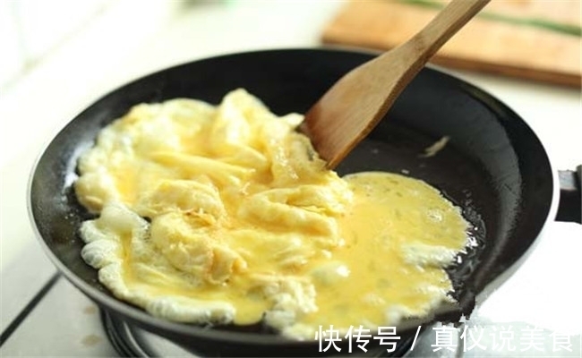 五年的厨师炒鸡蛋时加上这步，超出来的量大，味道好