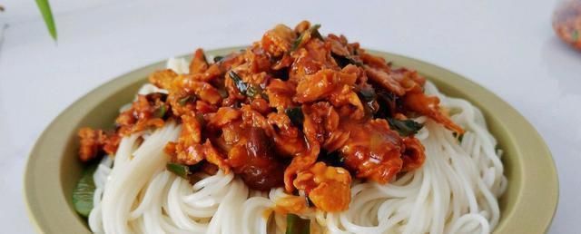 葱油酱面:简单的做法,也能有出众的味道