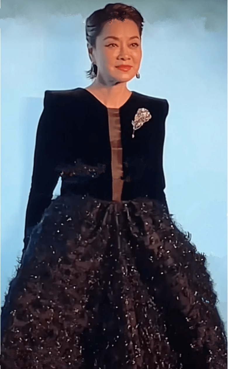 老太太|毛阿敏59岁真实不假,脸出油皮肤焉瘪,就是个普通老太太