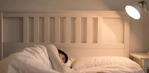 更年期的女性总是“被动熬夜”?几个方法让失眠“主动远离”