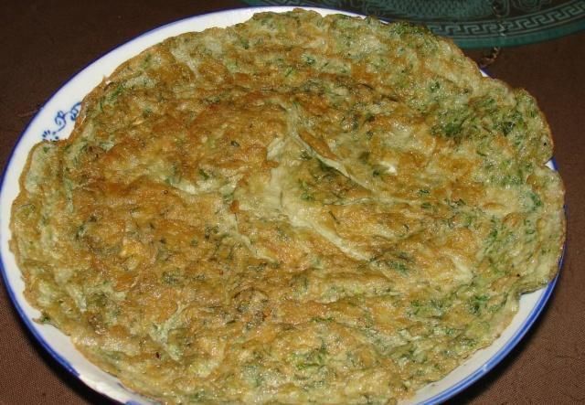 用野菜煎鸡蛋时,多加一点它,不破不碎不粘锅,鲜香味美