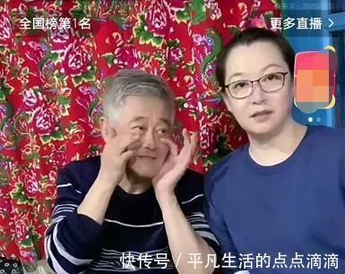 刘老根|赵本山与妻子罕同框，满头白发面容憔悴，55岁马丽娟皮肤细腻似贵妇