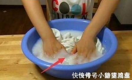 枕套变黄有异味怎么办?别担心,教你3招,轻松去除黄渍和异味!