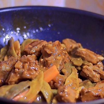 适合全家的东北菜排骨炖豆角,老人小孩都爱吃
