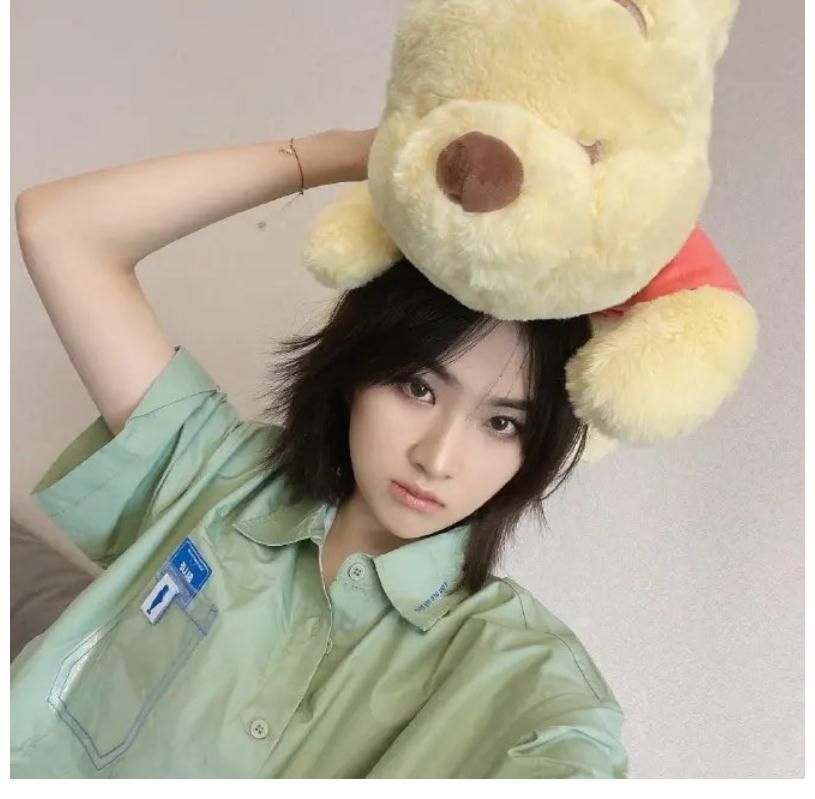 姚安娜|二公主姚安娜現(xiàn)身中餐廳錄制，拎著大包小包，助理連忙上前幫她拎