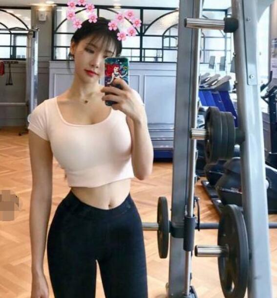 美女 紧身打底裤美女,穿出浓浓的时尚魅力