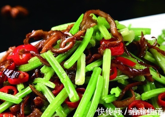 胡萝卜素|炒芹菜时加一宝，女性常食，血管畅通了，子宫干净了，皮肤更好！