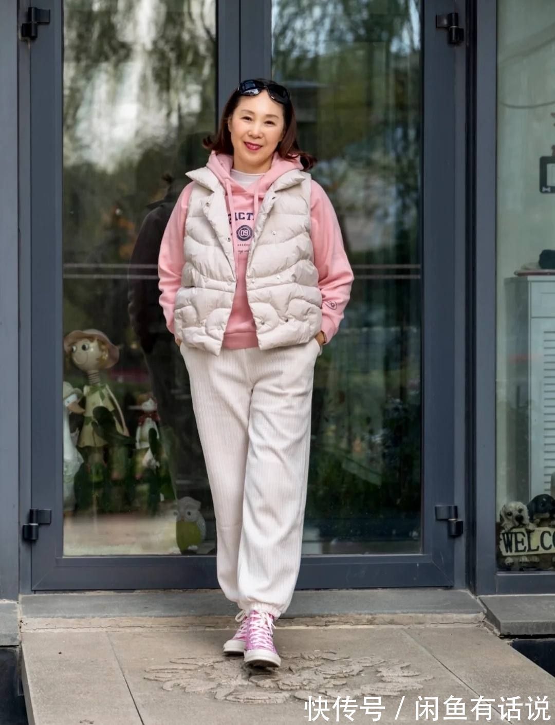 时髦|65岁奶奶用一件“羽绒马甲”,搭出冬天的温暖时髦,阿姨辈照穿美