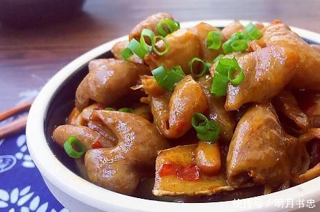 洗猪大肠原来如此简单,不放醋也不放小苏打,快速洗净无腥臭味