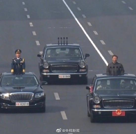 这个细节让人泪目!国庆阅兵车牌号是1949和2019