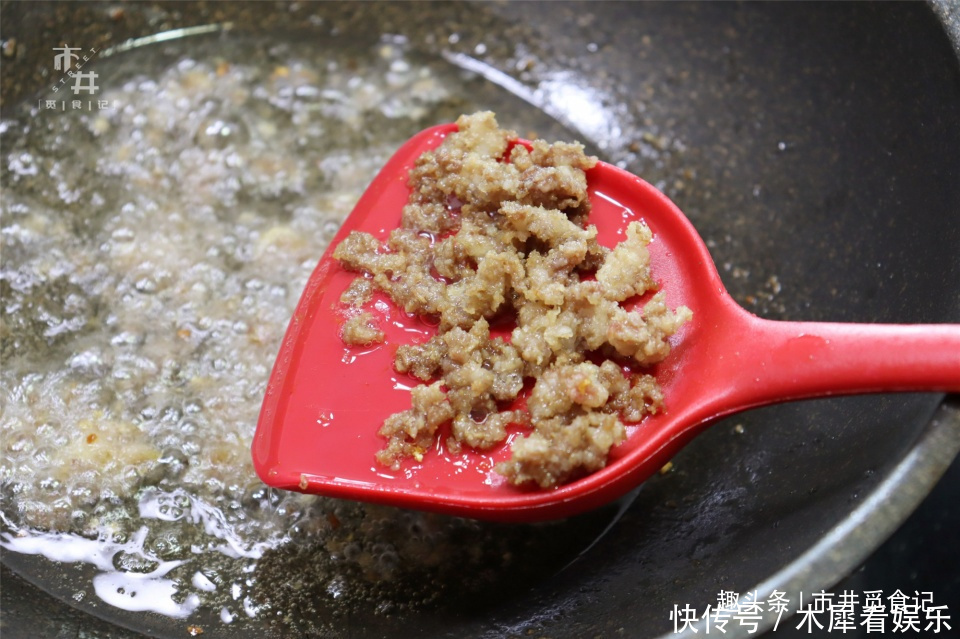 香菇|自制香菇肉丁酱,拌啥都好吃,20元成本做一大碗,不用去超市买了