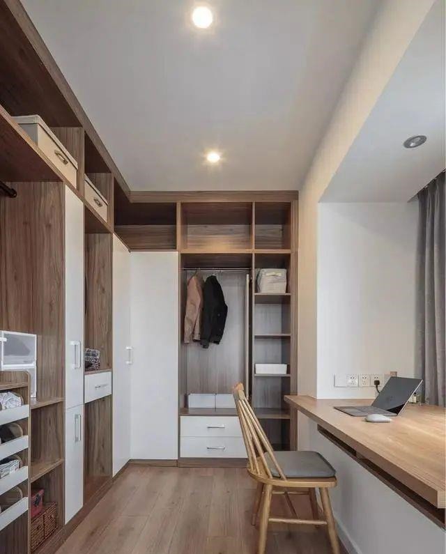 原木色|90平新房,过道、衣帽间太实用了,卫生间装折叠门,超明智!