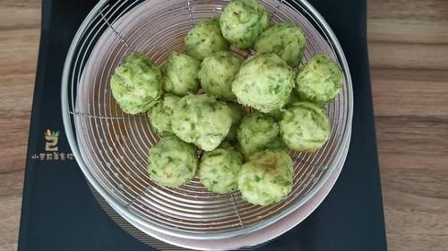 炸丸子，牢记别放淀粉和面粉，教您“健康”做法，蓬松酥脆吸油少