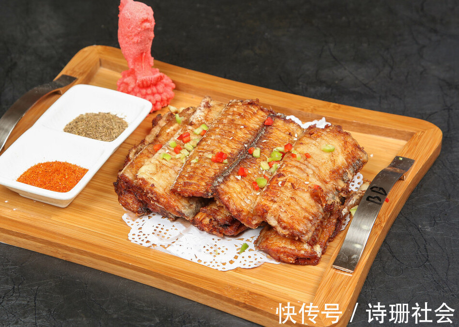 泡打粉|炸带鱼，裹面粉还是淀粉？教你一招，带鱼外酥里嫩，凉了不回软