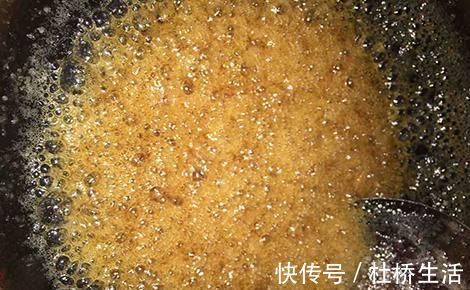 分量|炒糖色时,第一步放冰糖就错了!再加一步,糖色透亮有光泽还不苦