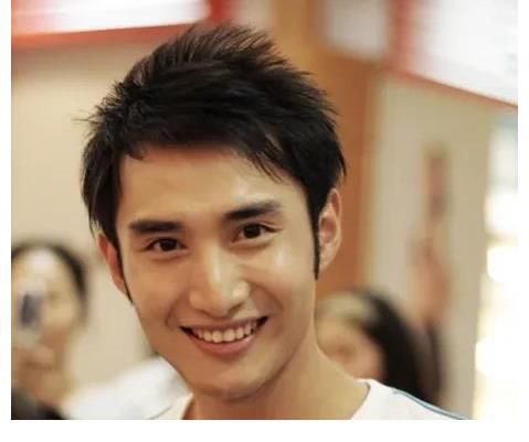 医科大学|看看上海主持人里那些本土主持，他们都曾在哪里读书的？