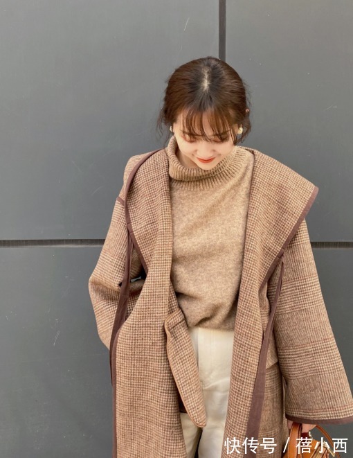 博主 羽绒服穿腻了?今年流行“大衣”,搭配毛衣、阔腿裤,时髦又洋气