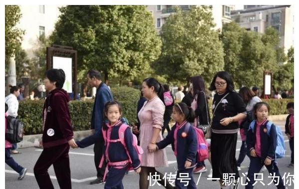 上课|学生姓“伍”,老师上课从来没点过他的名字,因为老师不敢叫