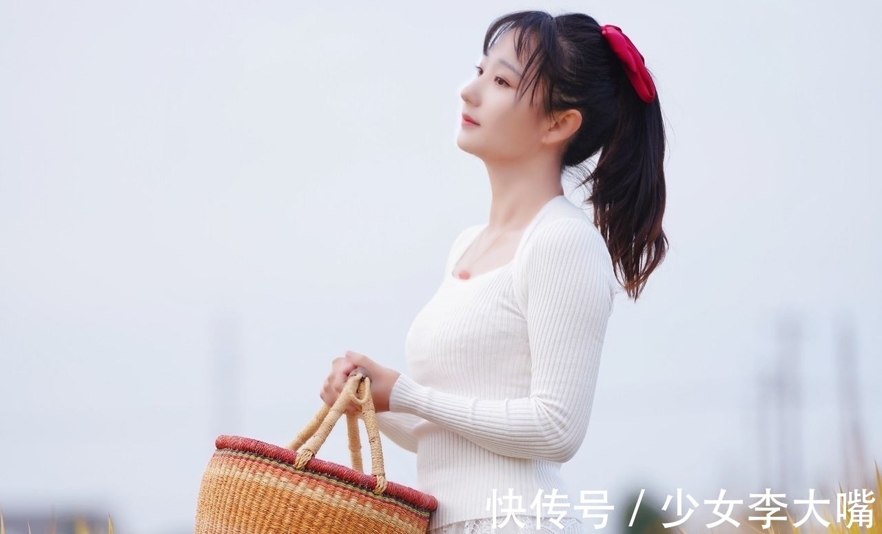 青罗#诗·十一首丨玄霜已覆青罗被，黄菊才妆金缕衣